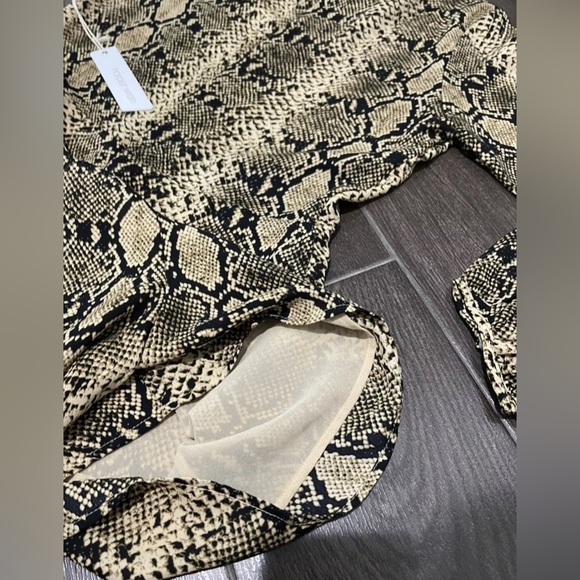 Shorts romper, one piece w/ long sleeves in snakeskin by Harper Wren - Picture 7 of 8